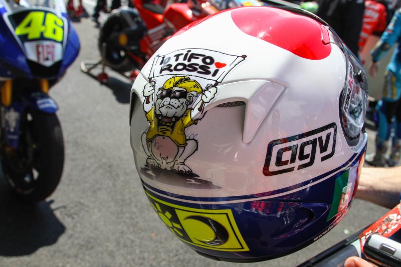 送無e バレンティーノ・ロッシ ムジェロ サーキット 120mm ステッカー 海外限定 イタリアMotoGP:バレンティーノ・ロッシの学生決闘イベント