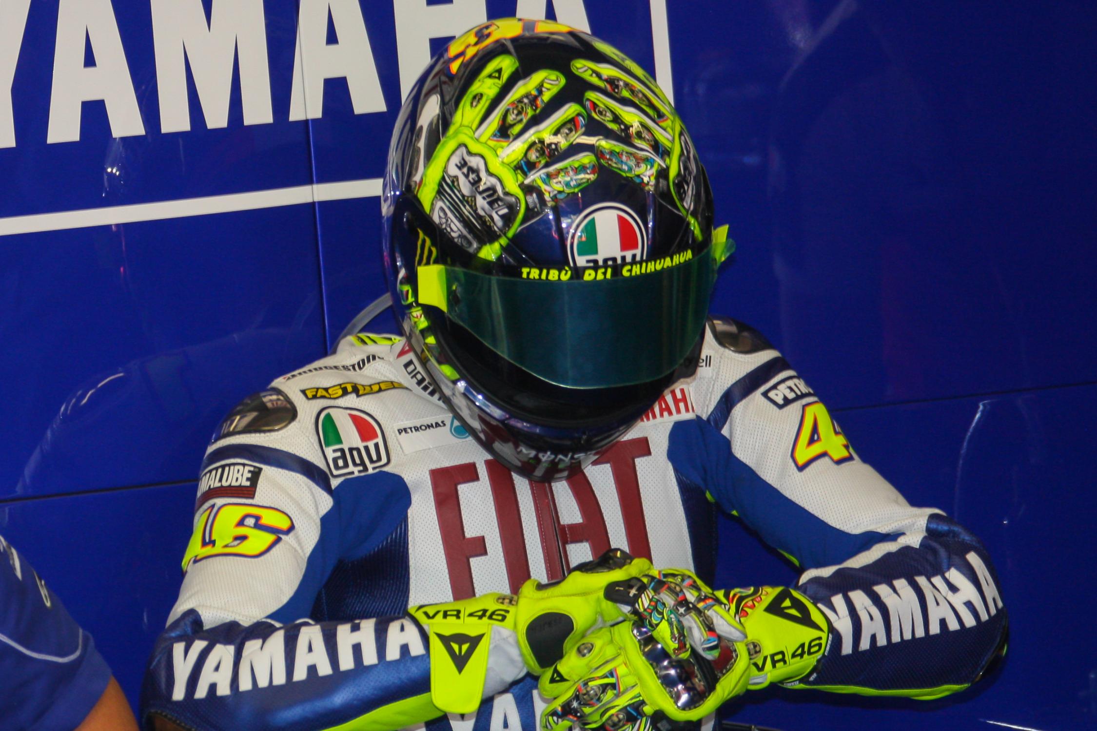 Rossi unveils 'Mugiallo' helmet | MotoGP™