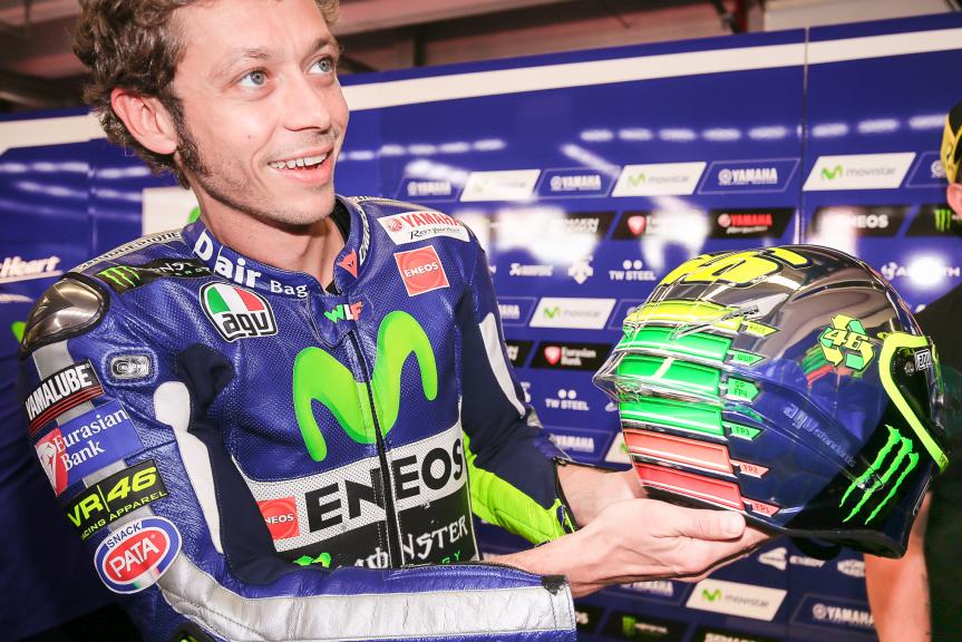 Rossi unveils 'Mugiallo' helmet | MotoGP™