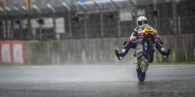 Fenati gewinnt Moto3™ Regen-Rennen von Motegi