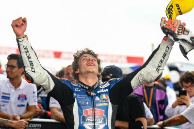 Makelloser Bezzecchi gewinnt verrücktes Moto3™ Rennen