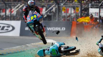 Puro motocross in Moto3™ a Le Mans