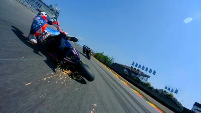 ¡Pasini y Baldassarri se van al suelo!