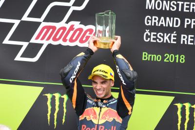 Oliveira vince e vola in testa al mondiale
