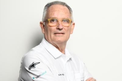 Los secretos del Doctor Mir en MotoGP™ con hombros y manos