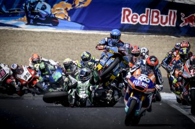 Moto2™: Lap 1 multiple rider incident brings out Red Flag