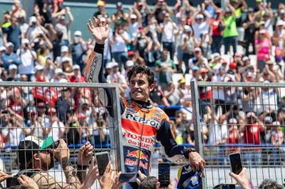 The fans in the grandstands: all the emotion in Jerez
