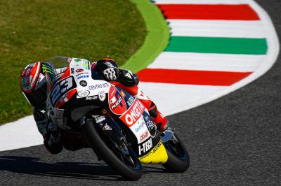 Antonelli pisa fuerte en el estreno italiano de Moto3™