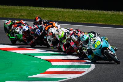 La última vuelta de Moto3™: 8 pilotos en medio segundo