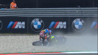 A Dutch drama! The Moto2™ Championship leaders crash out! 