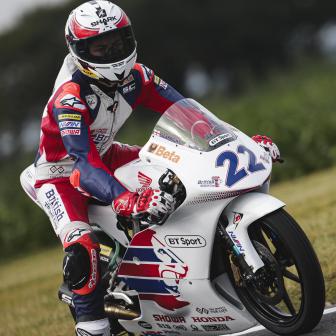 Seabright storms Snetterton