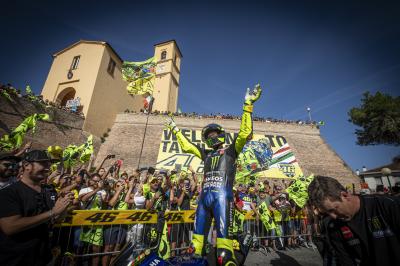 Rossi revoluciona Tavullia: ¡Una pasarela triunfal!