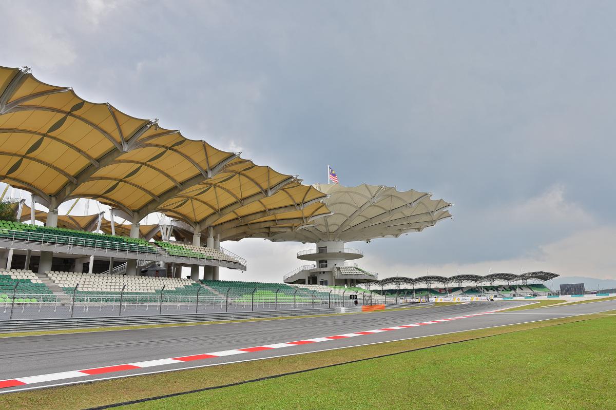 Circuit setup: facing the Malaysian humidity | MotoGP™