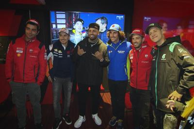 Nicky Jam 'calienta' el paddock 