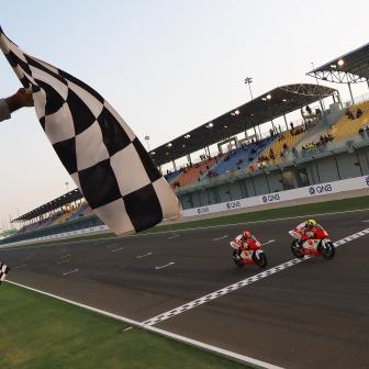 Hamada vs Furusato takes Race 1 right to the wire