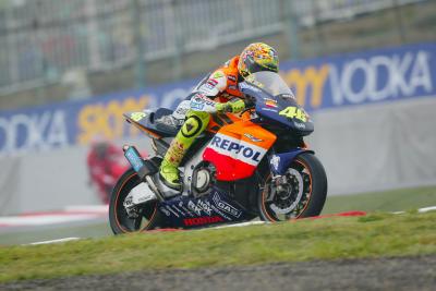 On this day: Rossi reigns as MotoGP™ era begins