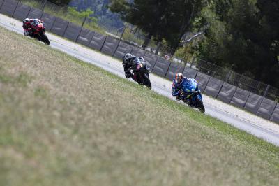 Rins y Aleix Espargaró aceleran con un test en el Circuit
