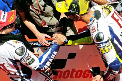 El duelo Rossi - Lorenzo en Catalunya: un recuerdo memorable