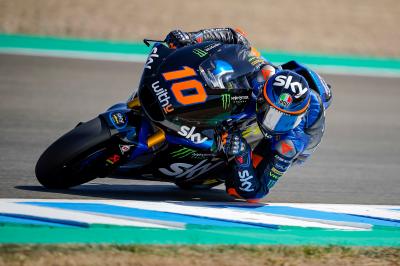 Marini saca el rodillo en Moto2™