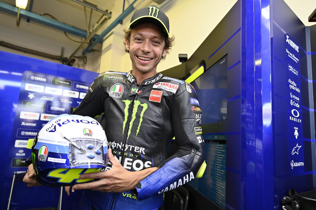 FREE: Rossi showcases his Viagra inspired special helmet | MotoGP™