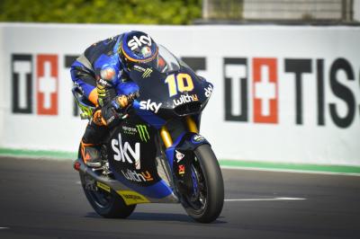 Marini breaks Moto2™ lap record to claim Friday top spot 