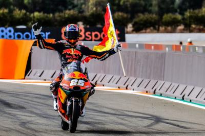 Fernández se consagra en Moto3™; caída y drama para Arenas