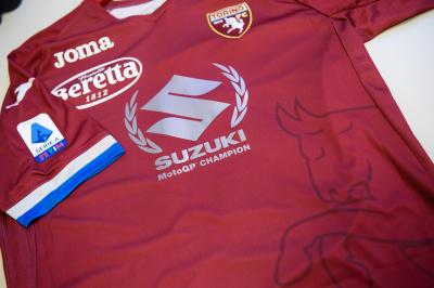 Il Toro celebra il titolo mondiale di Suzuki e Mir