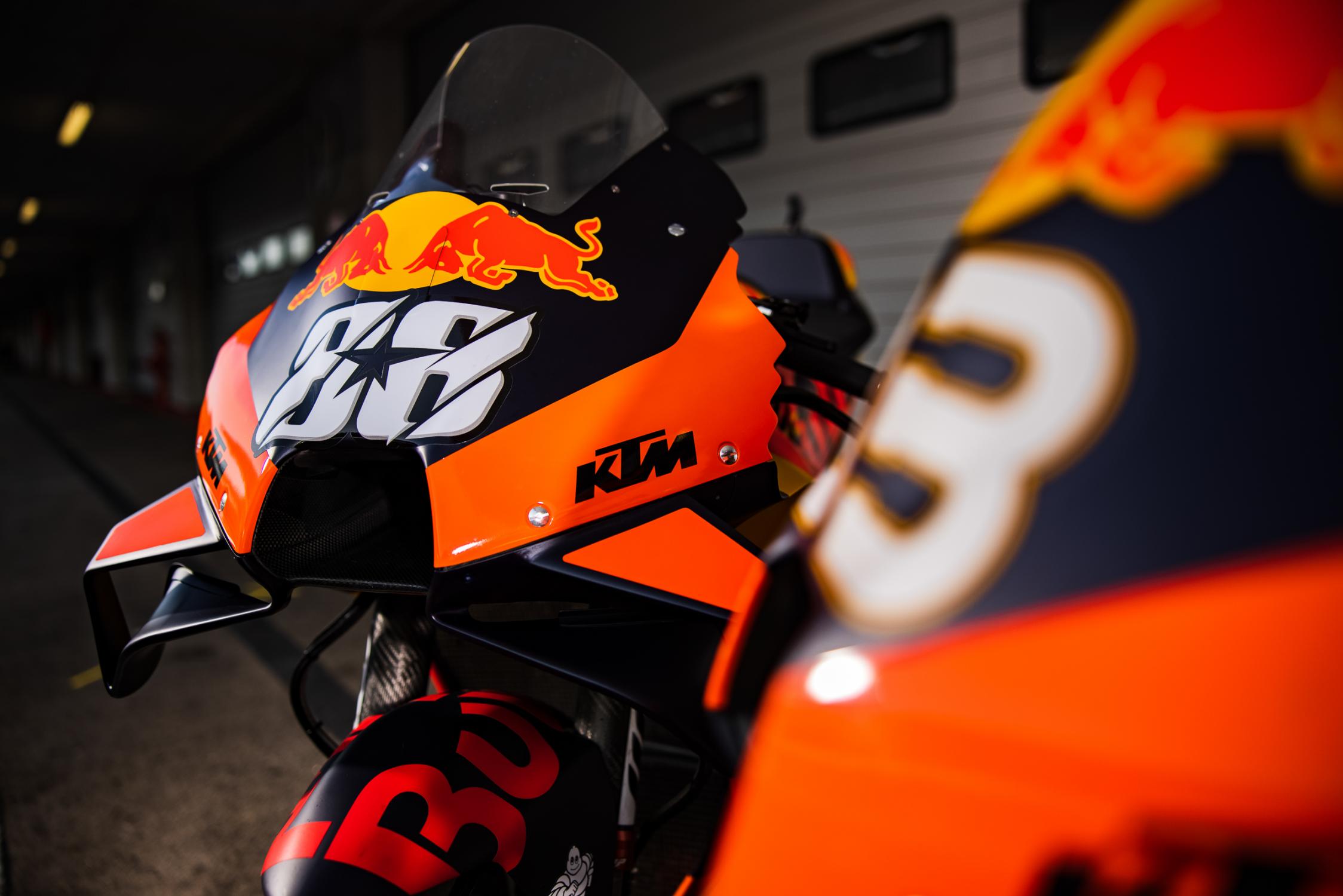 Red bull livery Moto