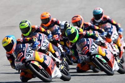 Holgado reina en Jerez y es nuevo líder de la Rookies Cup