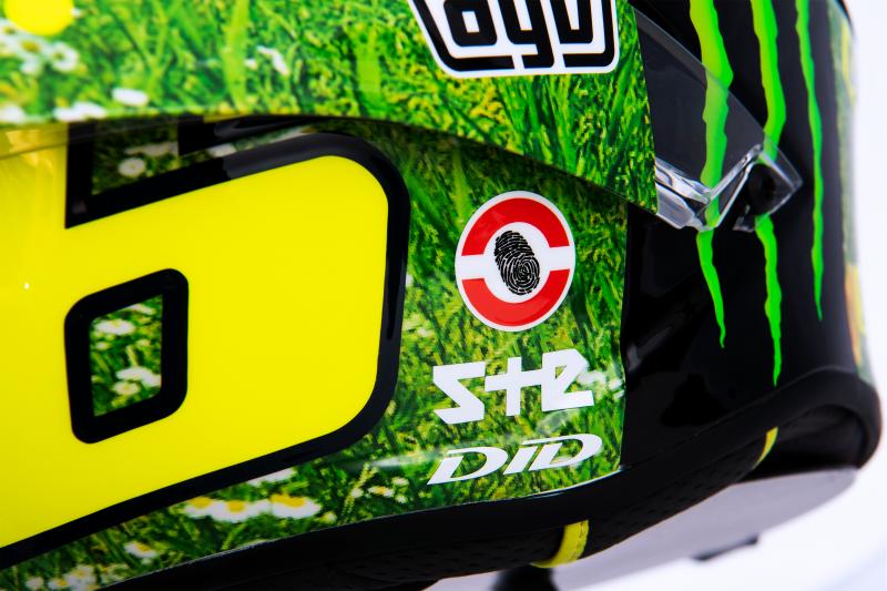 MotoGP - Valentino Rossi presenta il casco speciale per il Mugello