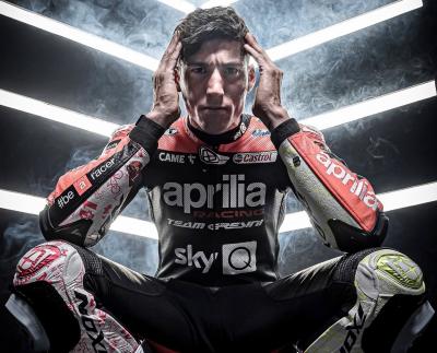 Riders' Rituals @aleixespargaro - Three magic touches to the helmet