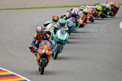 Acosta vs Assen: Moto3™ takes on the Cathedral 