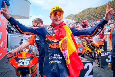 Moto2™ race recap: Fernandez oozes class with comeback win