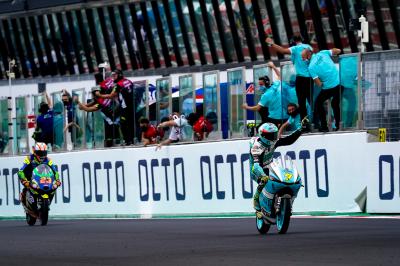 Relive the final minutes of an epic Moto3™ race