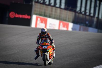 Moto2™ recap: Gardner given a fright as Fernandez fastest