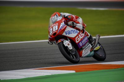 Moto3™ recap: Guevara the early pacesetter in Valencia