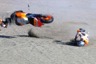 Horrible 'crash' de Pol Espargaró en la curva 13