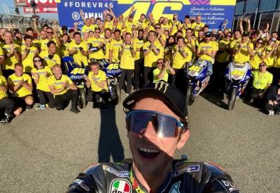 The Doctor's selfie with his @yamahamotogp family
