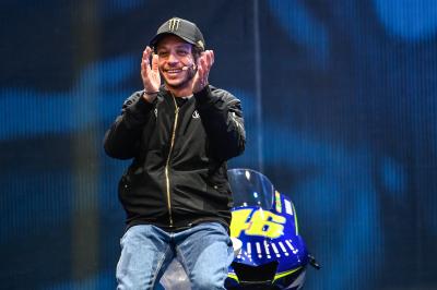 Rossi encabeza la visita de los pilotos de MotoGP™ al EICMA