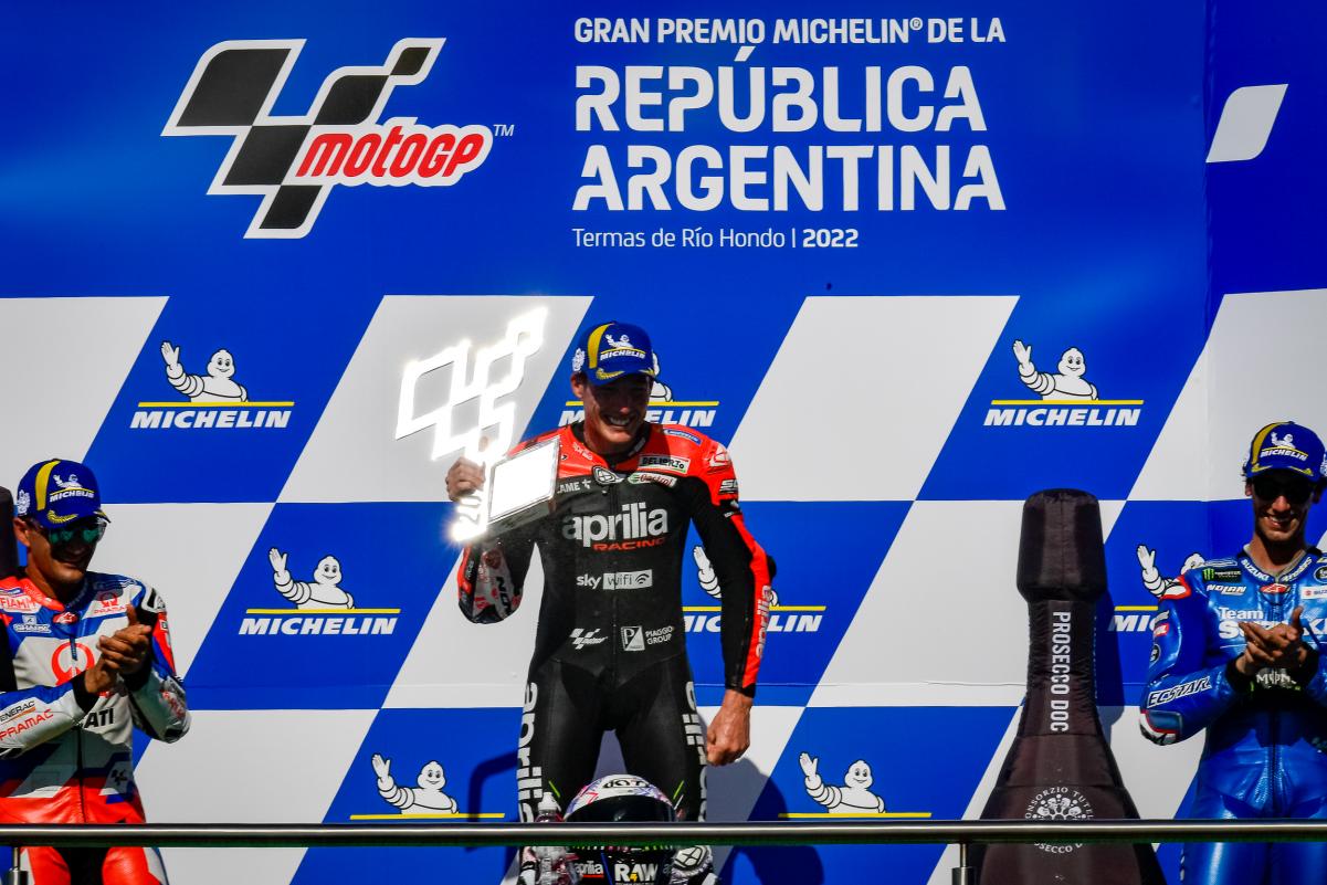 Aleix Espargaro saat meraih podium di MotoGP Argentina
