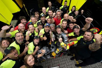 UNSEEN: Bezzecchi and VR46 sing long into the night