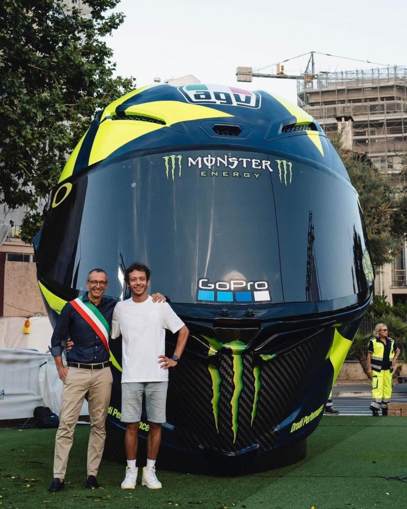 Un casco da leggenda per Valentino Rossi a Pesaro