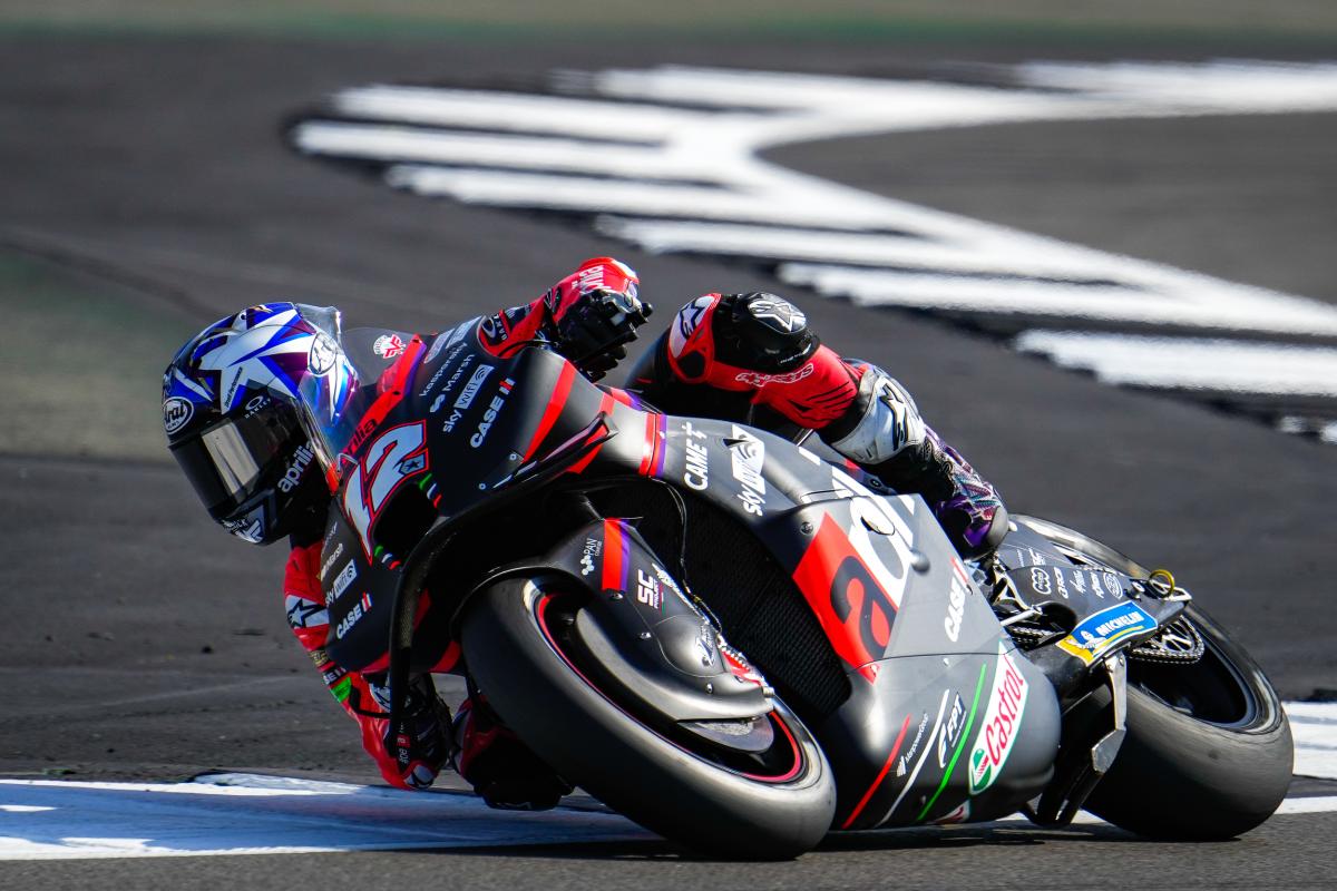 Viñales quickest as Espargaro braves the Silverstone Warm Up - motogp.com