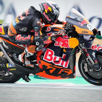 È Oliveira a emergere dall'acqua di Buriram