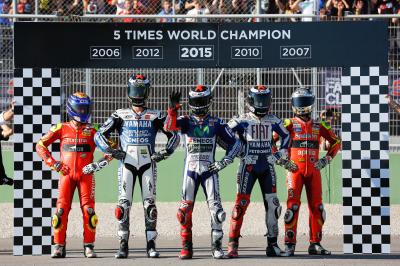 FREE: Rossi vs Lorenzo goes down to the wire in 2015