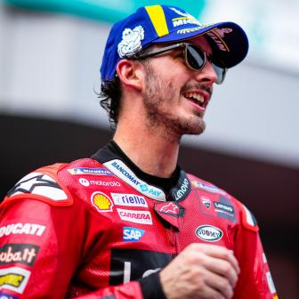 A Pesaro un maxischermo per tifare Pecco Bagnaia!